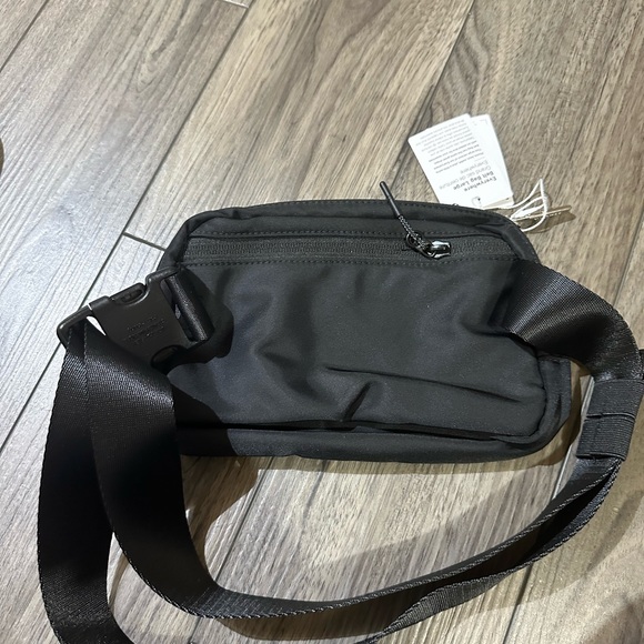 NWT Beltbag/waistpack - Picture 5 of 6